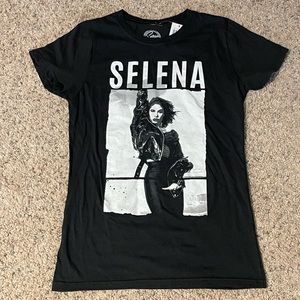 WOMEN’S OFFICIAL SELENA GRAPHIC TEE